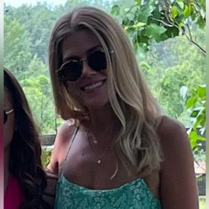 Meet your Posher, Elizabeth